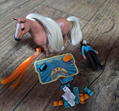 Schleich Langhaar Pferd mit Figur 