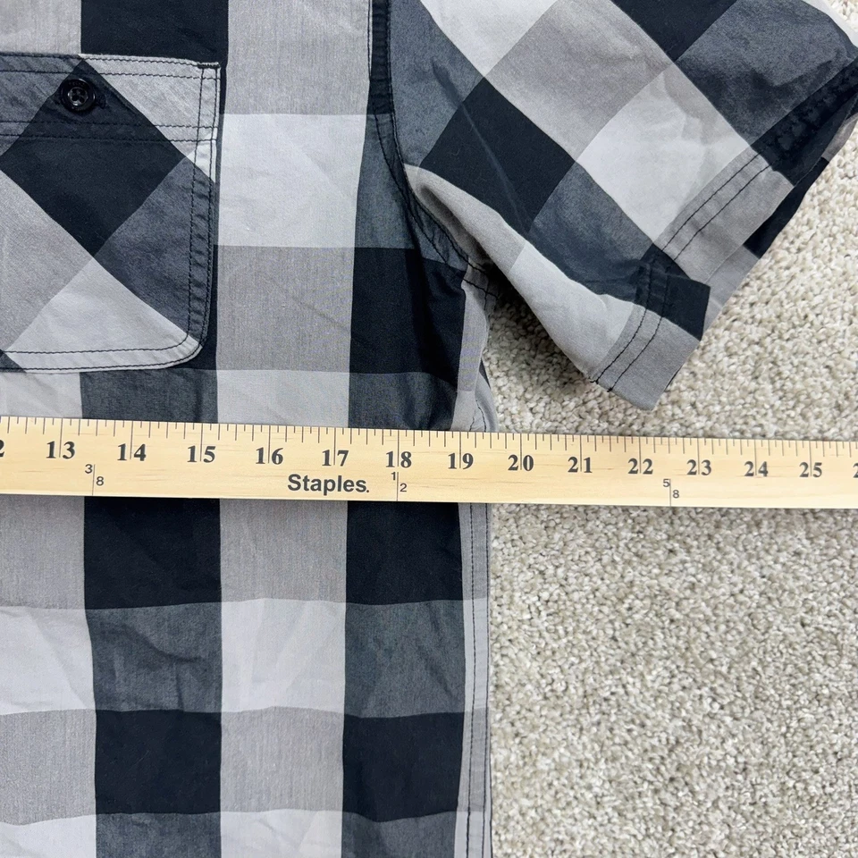 Camisa con botones Ecko Unltd para hombre manga corta a cuadros negra gris talla S Foto 2 de 4