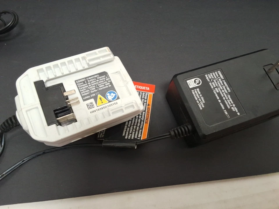 HART - 8 Piece Lot SawZaw/ vacuum/ Light/ Impact/ Drill/ Charger/ 2 Batteries - Image 4 of 4