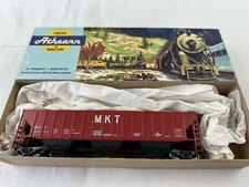 Athearn HO' 54' 3-bay covered hopper, MKT 9887 #5305 built boxed