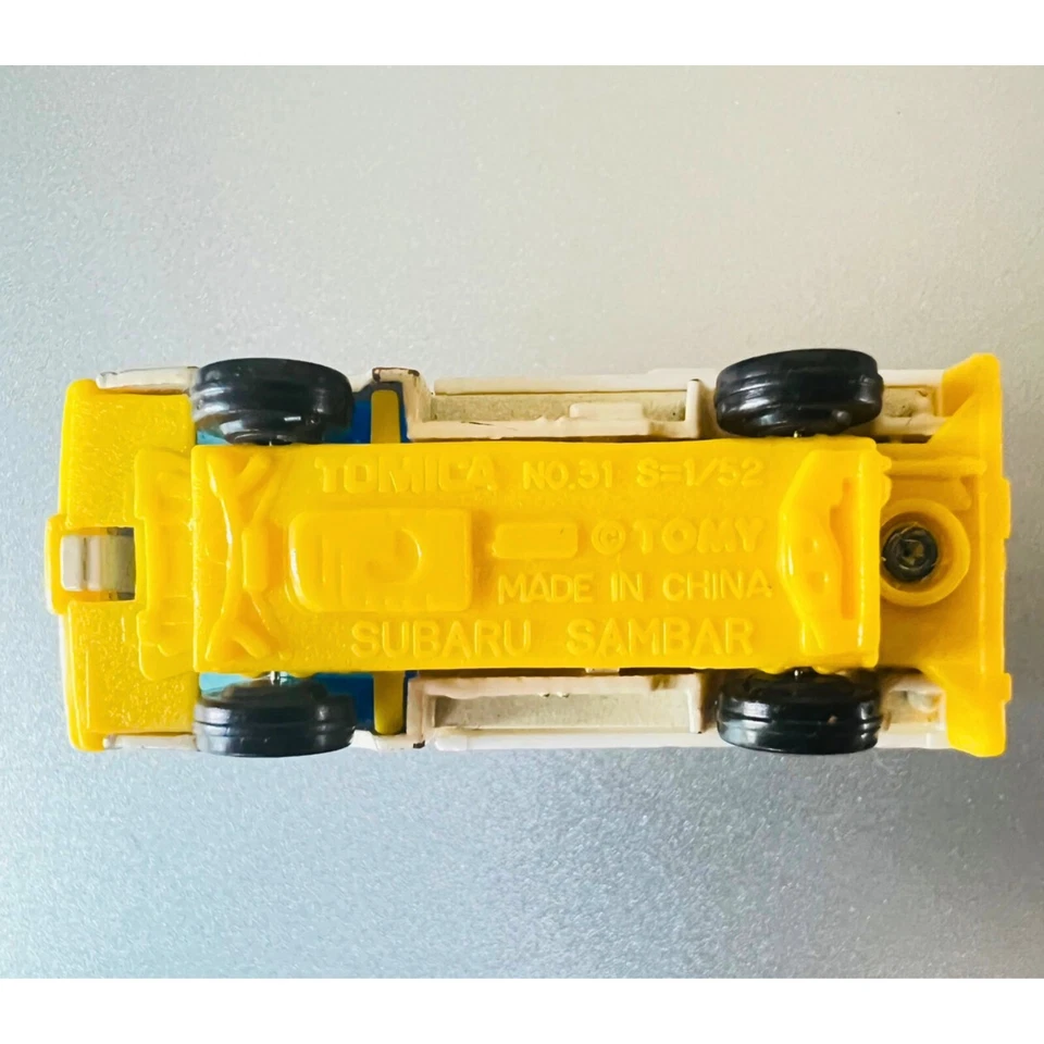 TOMY TOMICA No.31 Subaru Sumber Cow Milk Van, Made in Japan, 1998-2000 - Image 3 of 4