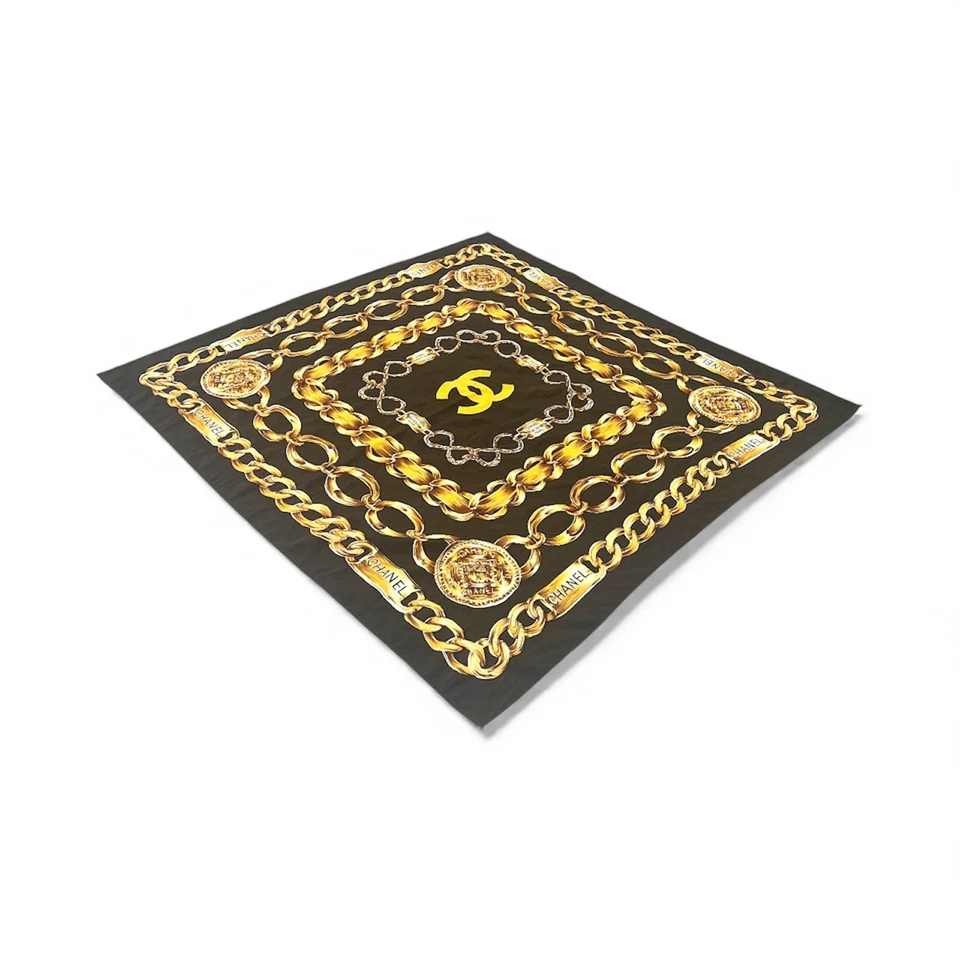 Bufanda de seda con cadena dorada Chanel Foto 3 de 4