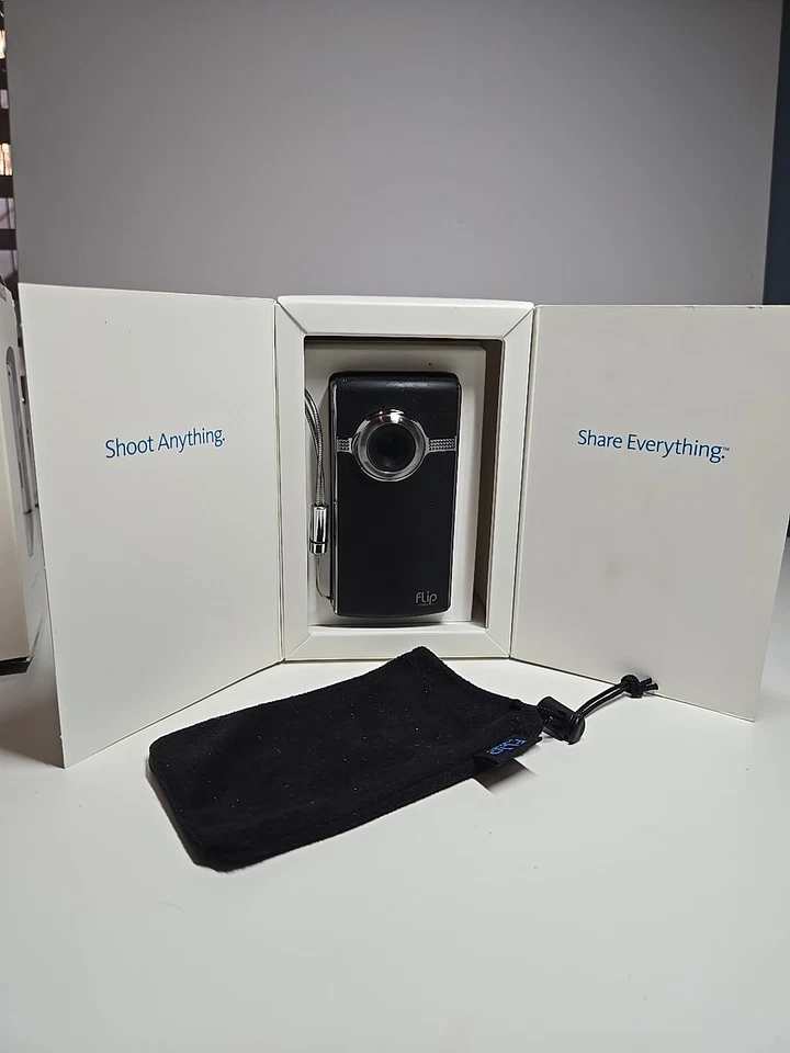 Flip Video Ultra HD 8 GB Memory 120 Minutes, Black And Chrome - Image 2 of 4