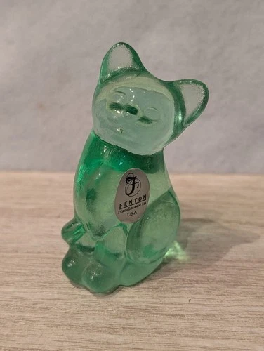 Vintage Fenton Green Glass Cat Figurine "Hugs For You" 2.25 In