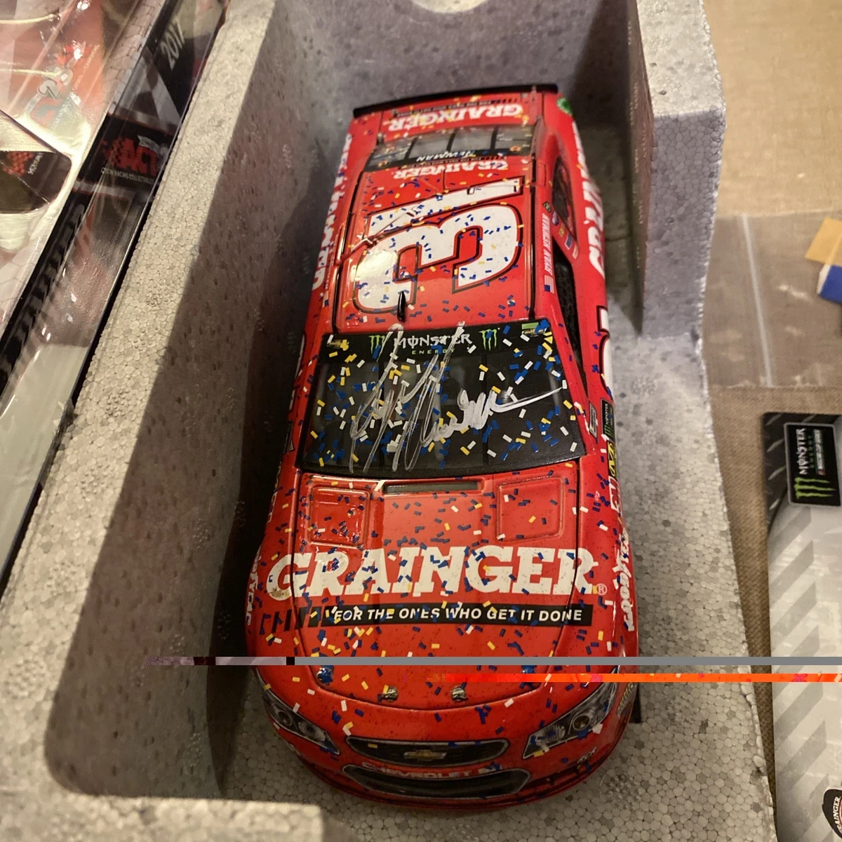 AUTOGRAPHED Ryan Newman 2009 Pringles Nascar 1/24