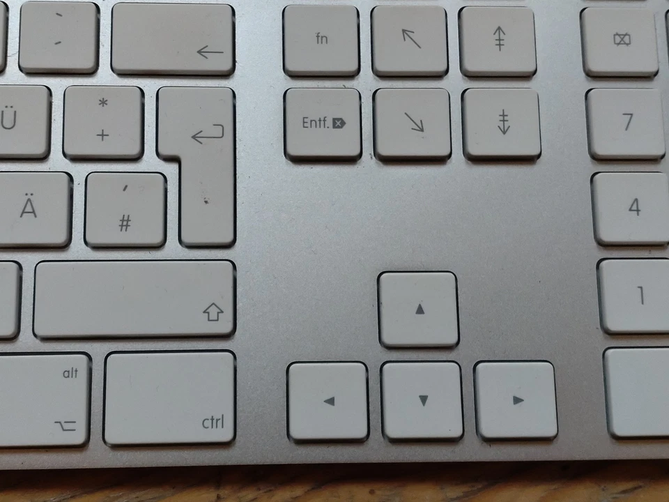 Apple Tastatur QWERTZ Metall USB auch an PCs verwendbar - Bild 3 von 4