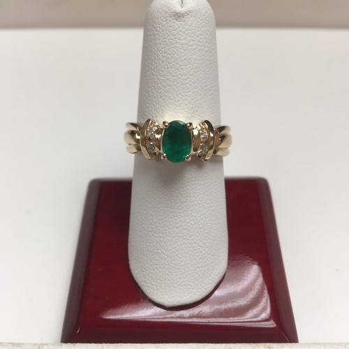 NEU 14k Gelbgold runder Diamant und ovaler Smaragd Ring Größe 6