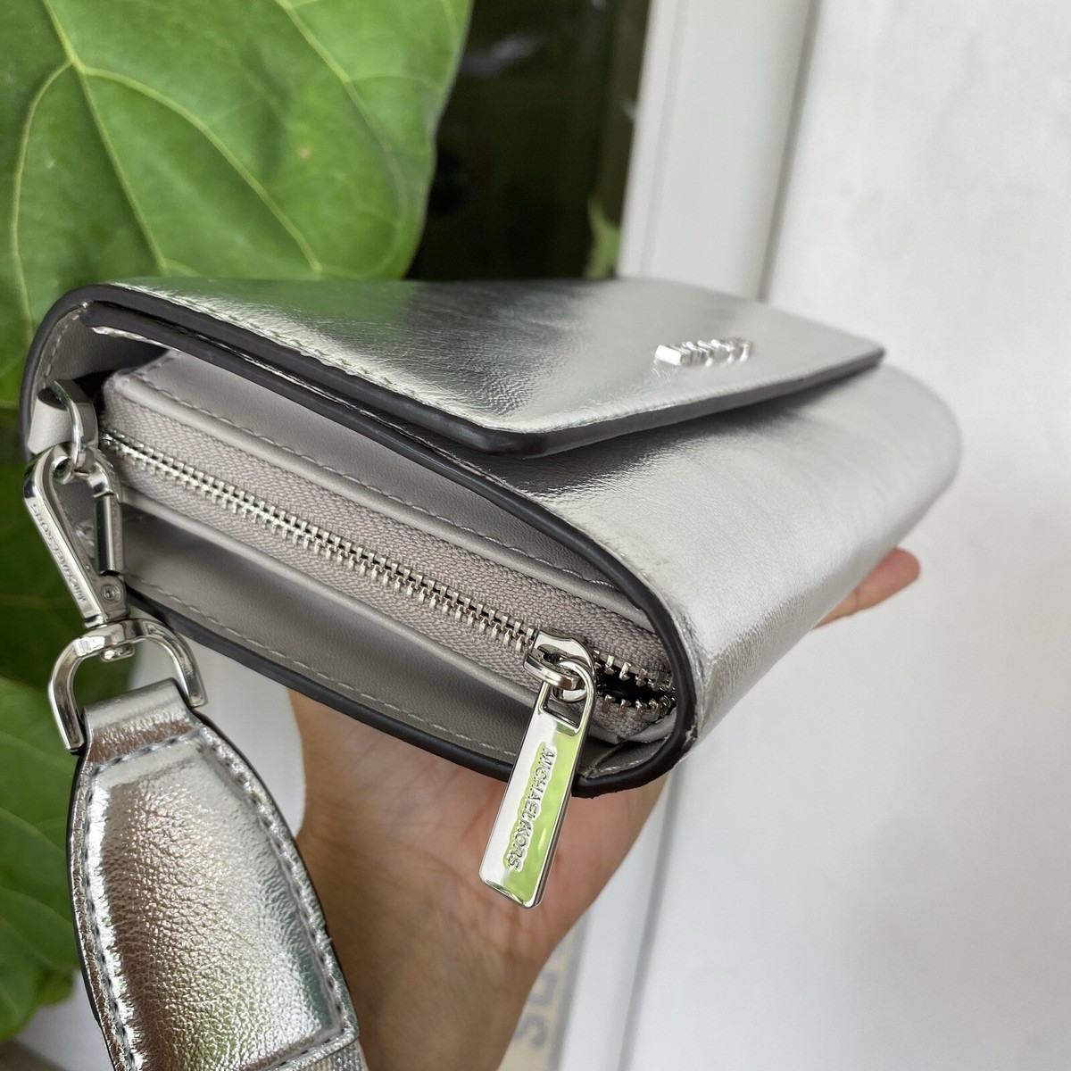 New MICHAEL Kors JET SET ITEM LG ZA WALLET XBODY Silver | eBay