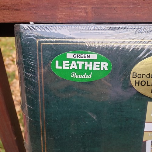 PIONEER 4" x 6" Green Leather Bonded Photo Album - 2 Pack - Picture 2 of 15
