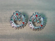 "JJ" Jonette Jewelry Bright Silver Pewter 'CHRISTMAS Wreath w/Jewels' Earrings