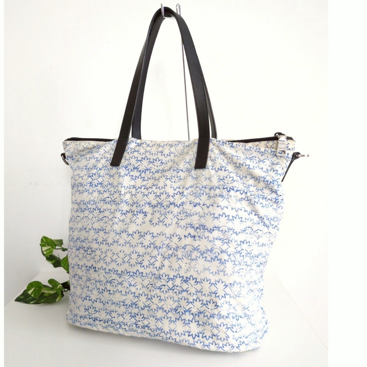 Excellent condition Prada recent leaf hemp patter… - image 5