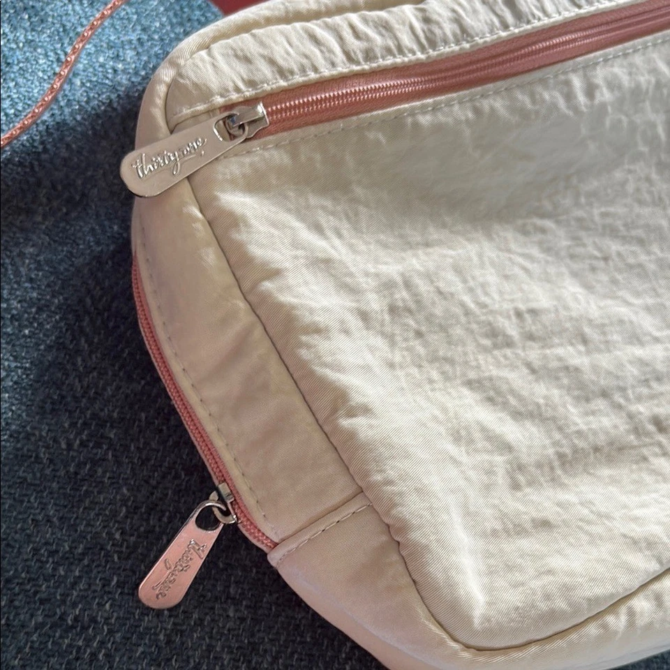 Thirty-One Cream Crossbody Sling Bag with Pink Details EUC - Image 2 of 4
