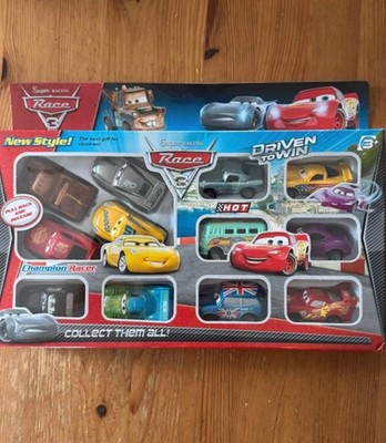 12 Cars Spielzeugautos( Mit Pull back and release Fähigkeit)