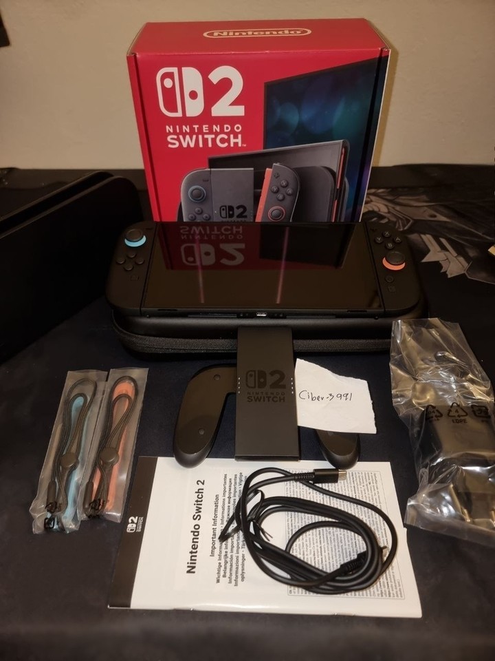 Nintendo Switch 2 Console Come Nuova poco uso Boxed with 9 games