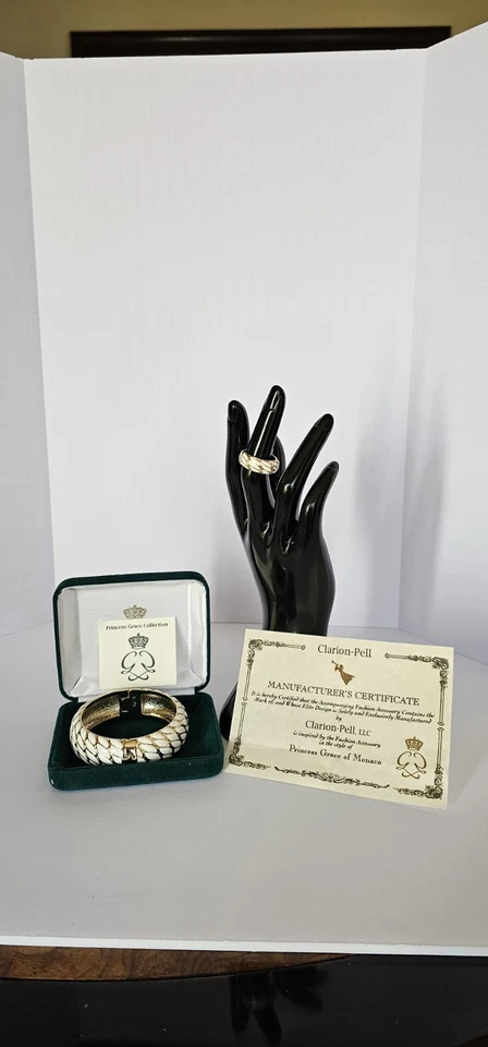 Juego de brazalete y anillo chapado en oro de 18k/esmalte blanco.  Inspirado por Grace Kelly Foto 4 de 4