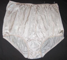 VINTAGE NEW SZ 8 VANITY FAIR CHAMPAGNE SILKY NYLON GRANNY PANTIES 15711