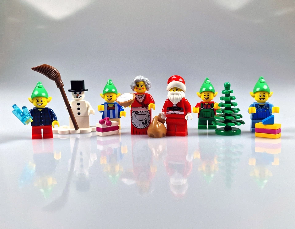 Minifiguren Weihnachts-Sets mit Weihnachtsmann, seiner Frau, Wichtel, Schneemann - Bild 3 von 4