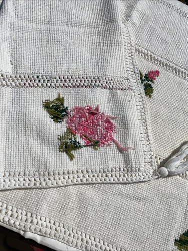 "Coperta vintage all'uncinetto punto croce rosa lancio cottage nucleo afgano 40""x64""" - Foto 11 di 12