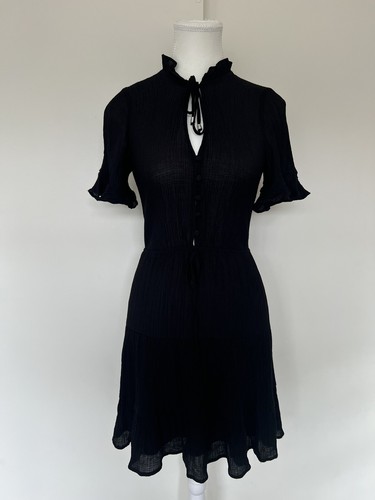 Dotti dress 6 black fit & flare short sleeves in excellent condition