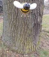 Gartenfigur Lustige Biene Am Stab Gartendekoration Eisen Schwarz-Gelb 98 Cm