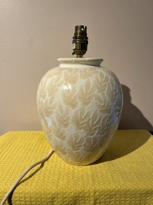 Vintage BHS Tischlampenfuß glasierte Keramik creme Blattmuster