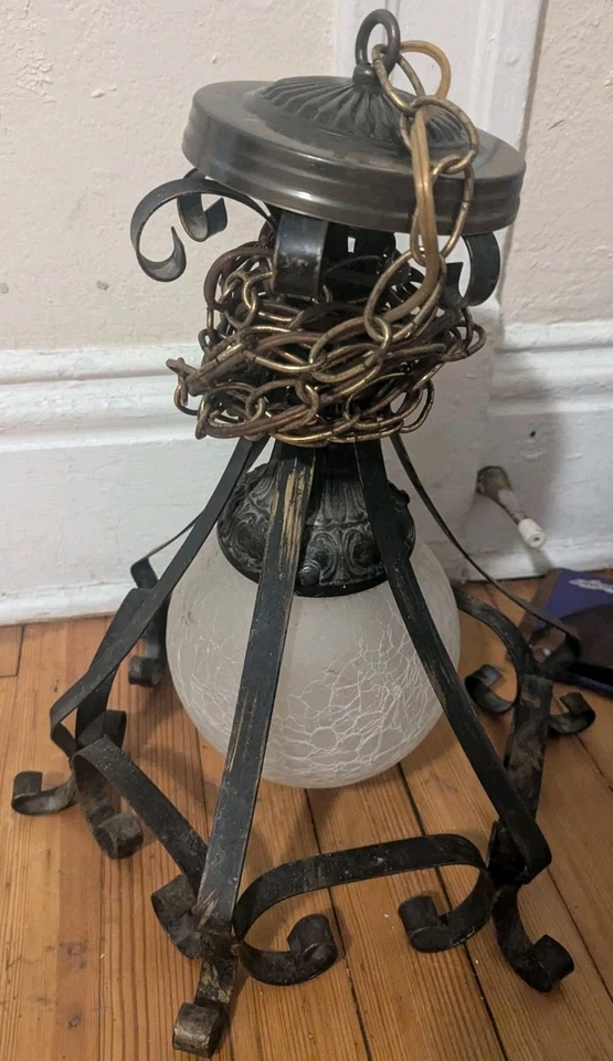 Lámpara de hierro forjado con cúpula Foto 3 de 3