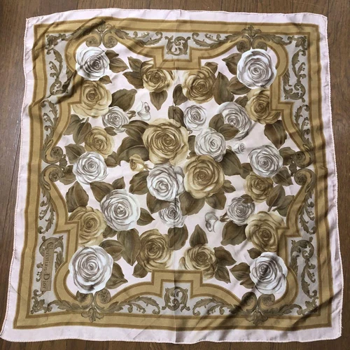 Authentique foulard rose Christian Dior motif fleurs toutes saisons femme