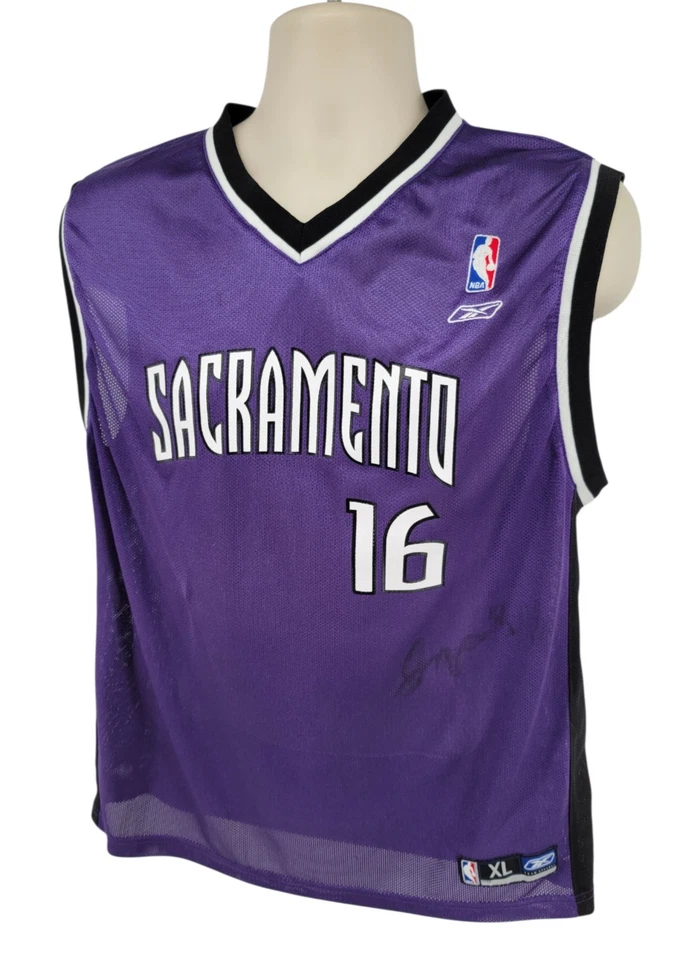 Camiseta Reebok Peja Stoyakovich XL Juvenil Sacramento Kings Firmada Foto 4 de 4