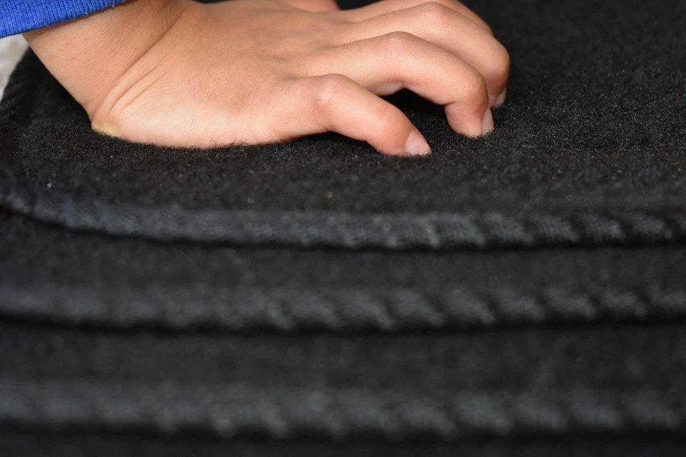 Tailored Carpet Car Floor Mats to fit Fiat Panda 2012to 2015 Logos 2 Oval Clips - Image 4 of 4