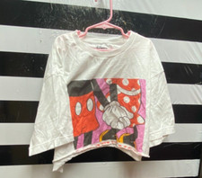 Kids "Disneyland" white cropped T-shirt w/ Mickey/Minnie hands. No size P.O.