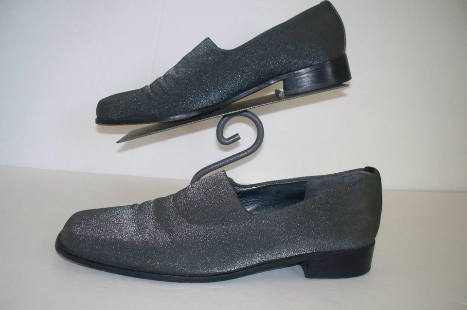 Mocasines de tela de lona de nailon sin cordones "Stuart Weitzman" de peltre metálico para mujer Foto 4 de 4