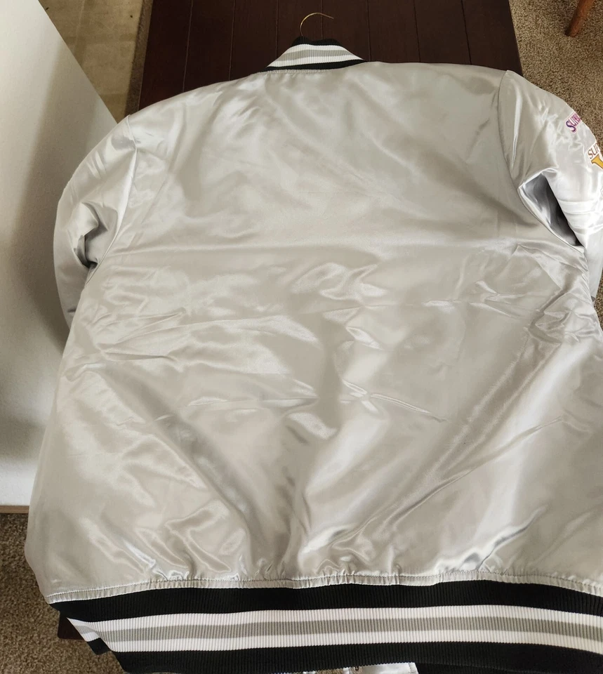 Oakland Raiders Para Hombre XXL Mitchell & Ness Plateada Acolchada SB Chaqueta Nueva con Etiquetas  Foto 4 de 4