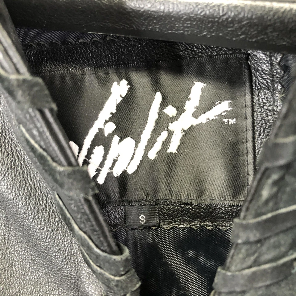 Jaqueta Winnit Masculina Pequena Preta com Capuz Patchwork Couro Camurça Zíper Completo Bolsos - Imagem 4 de 4