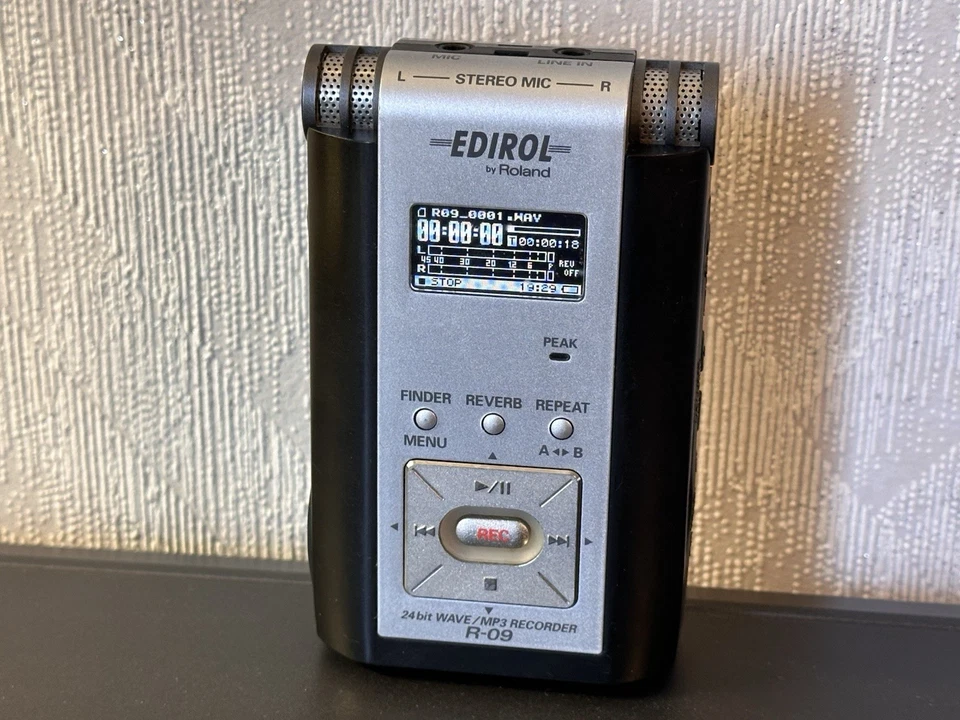 Vintage player Voice ROLAND Edirol R-09 24 bit Wave MP3 Recorder Digital Audio - Image 2 of 4