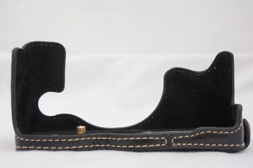 Custodia inferiore per fotocamera in pelle poliuretana mezza borsa fotocamera per Fujifilm Finepix X30 - Foto 4 di 10