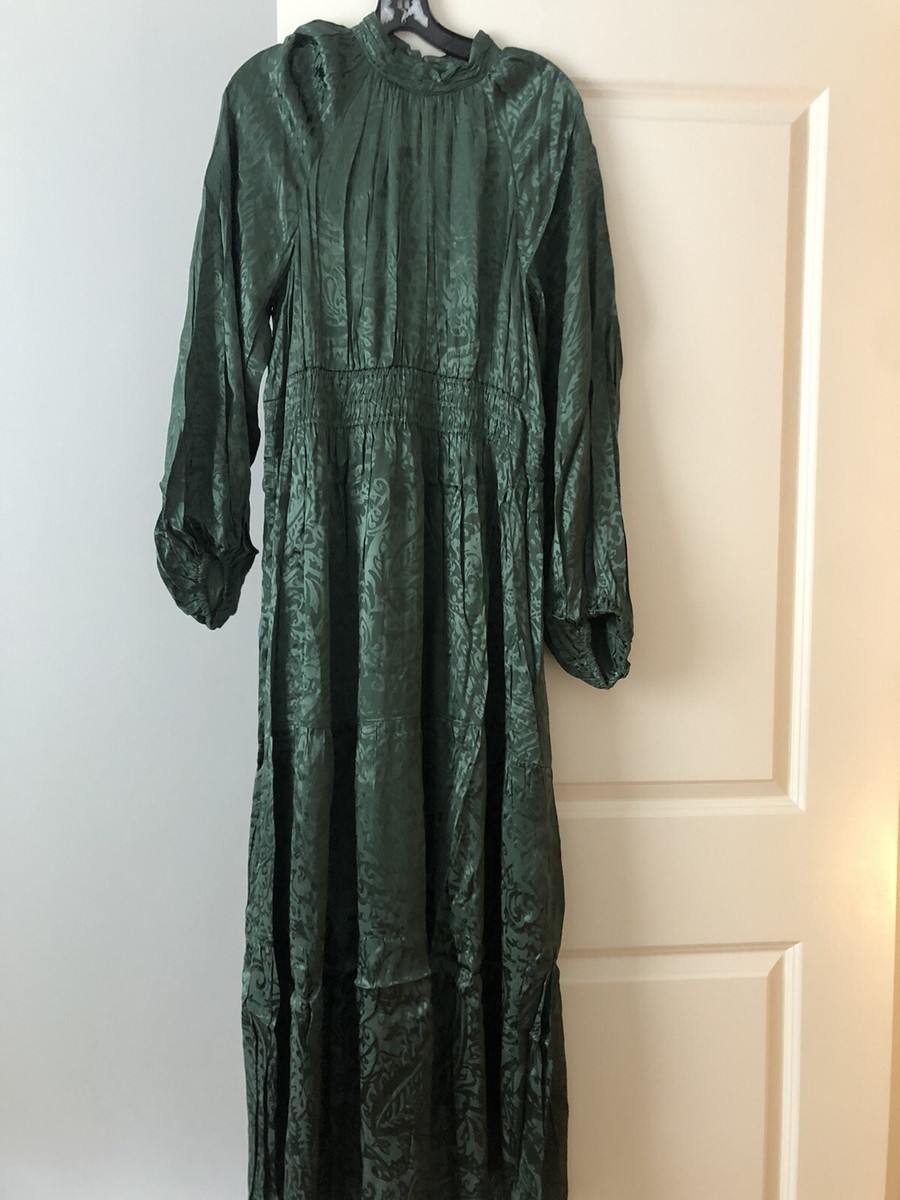 green emerald velvet dress 4130646420009_033_c2_2400x.webp?v=1649356165