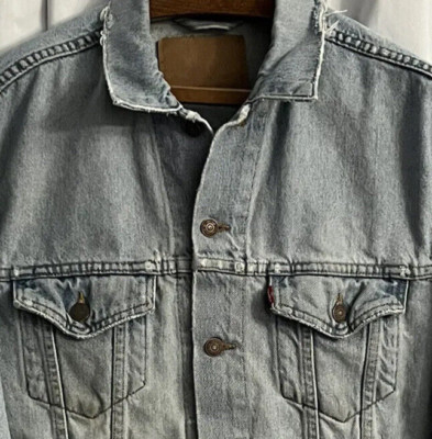 Levi's Denim Jacket Size Medium Light Blue Nicely Faded 70507-0311 Nice Distress