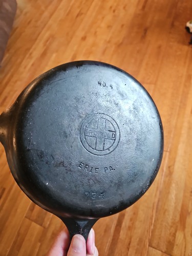 1940-50's Griswold No. 5 Cast Iron Skillet #724 USA MADE