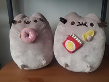 Gund Pusheen Holding Donut  Chips