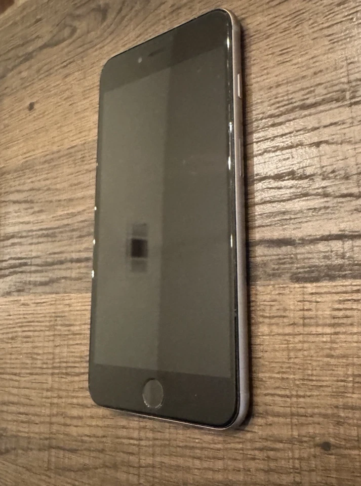 Apple iphone 6s Plus A1687 64GB Gray (GSM+CDMA) Factory Unlocked Very Good - Image 3 of 4