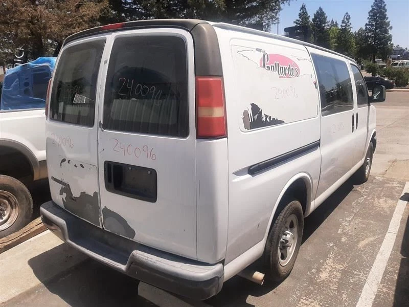 Radiator 04-14 Chevrolet Express 1500 Van 22795304 - Image 4 of 4