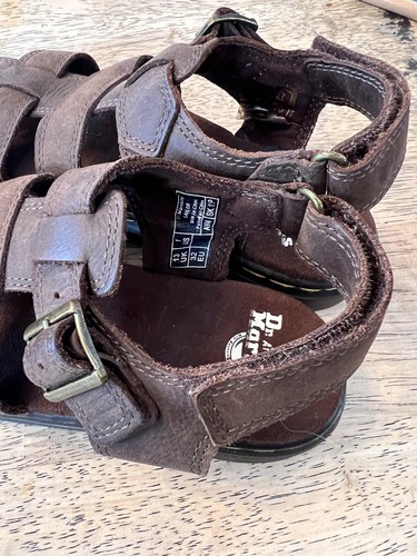 DR MARTENS sandali da pescatore marinaio in pelle marrone scarpe da ragazza ragazzo US 1 EUR 32 - Foto 4 di 6