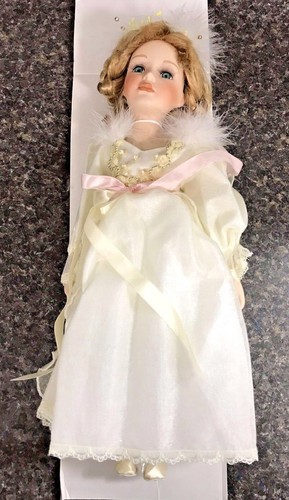 Beautiful Geppeddo Porcelain 15" Doll 16B056 w/ Box - Picture 3 of 9
