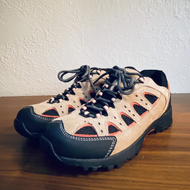 trail walking sneakers