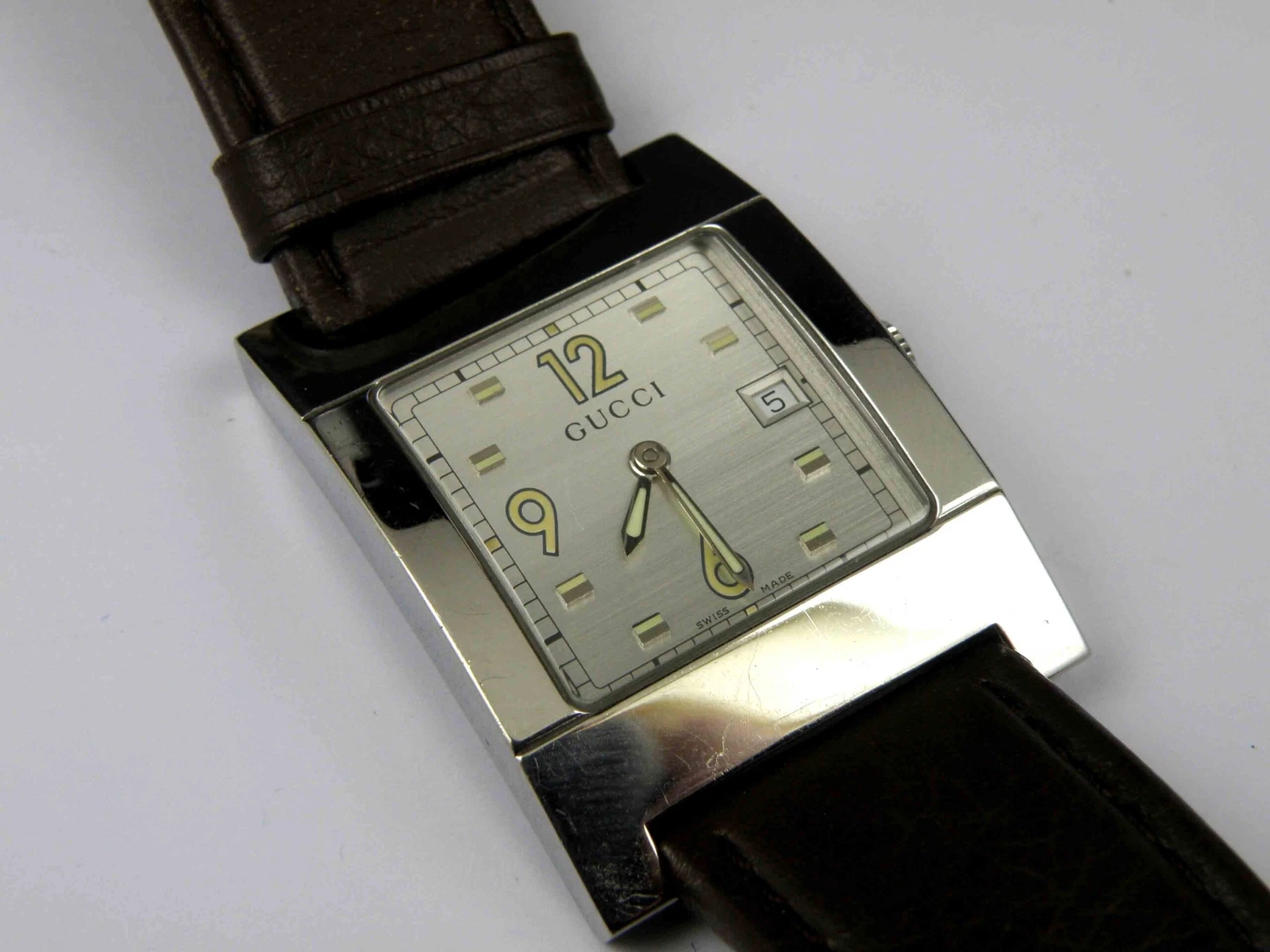 Montre à quartz classique pour homme Gucci 7700M   50 m