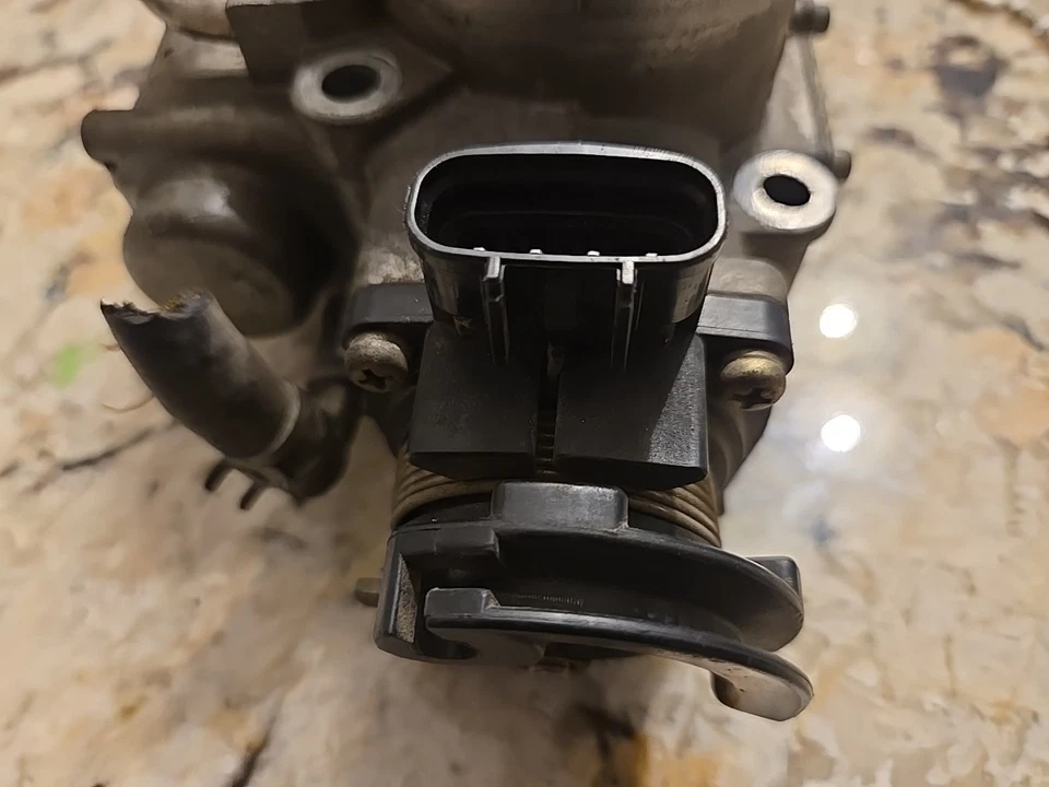 Корпус дроссельной заслонки 2003 Toyota Tundra 3.4 V6 5VZE TPS IACV - Изображение 3 из 4