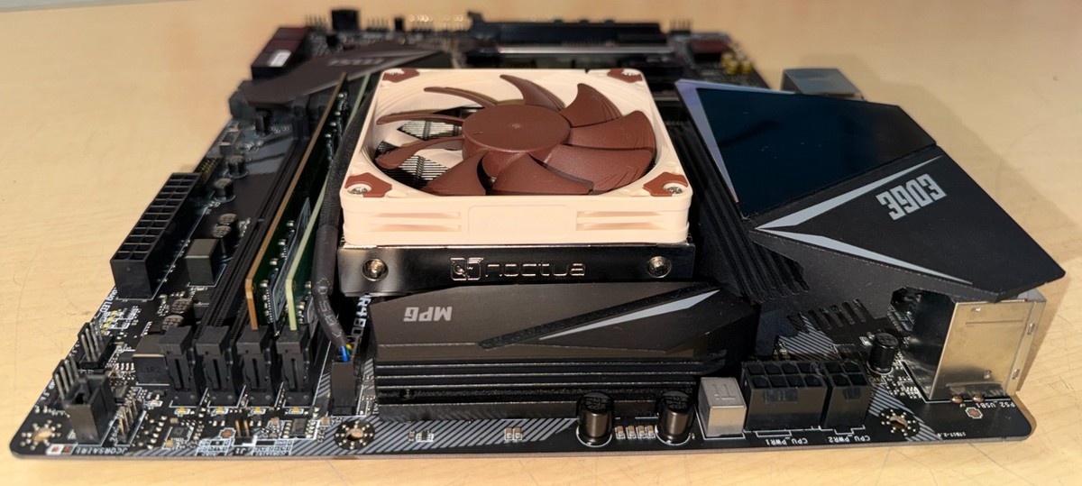 MSI MPG Z390 GAMING EDGE AC MS-7B17 Intel i7-9700K CPU @ 3.60GHz