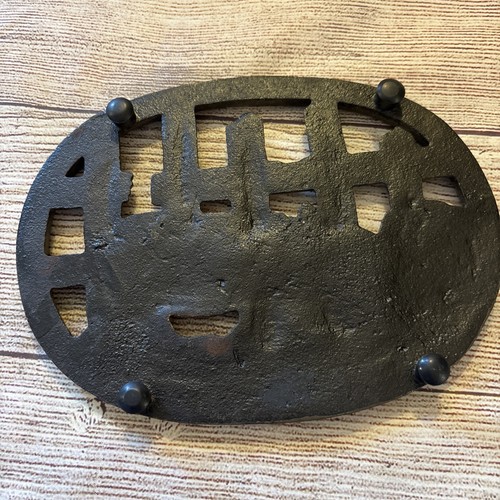 Cast Iron Trivet Hot Plate Pig Hog Sow Heavy Painted Farmhouse Oval 7.5x6” - Picture 4 of 4