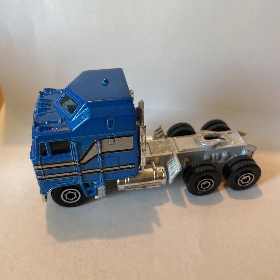 YATMING KENWORTH K100 DIECAST TRUCK Blue/Silver Stripes Loose  Cab Over - Image 3 of 4