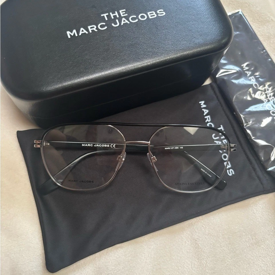 Juego de accesorios para gafas negras Marc Jacobs Foto 2 de 4